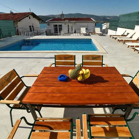 Apartmani Antonia Trogir Exterior photo